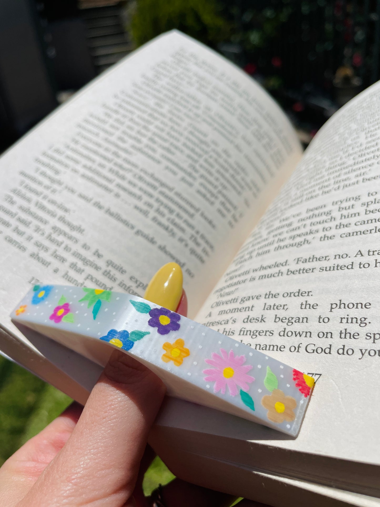 Painted Thumb Book Holders
